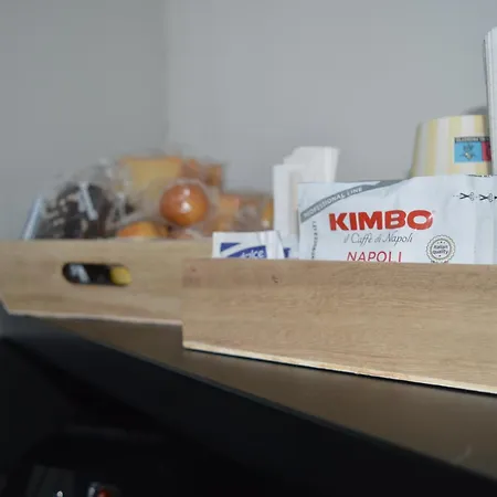 Geometric Hermes Bianca