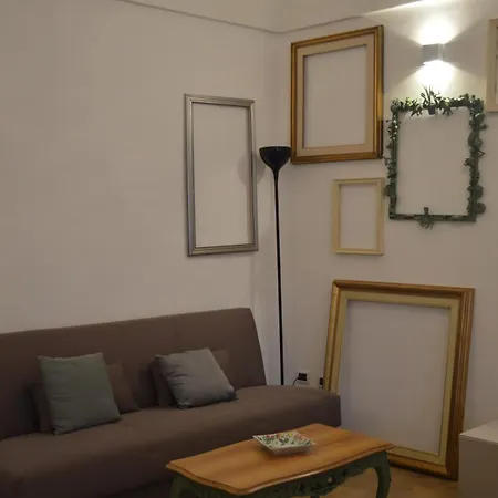 Geometric Hermes Bianca Pensión Palo del Colle