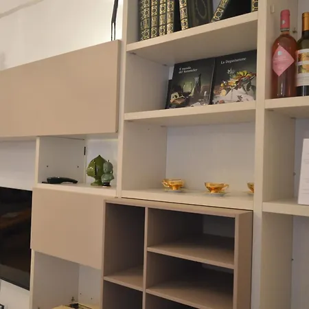 Geometric Hermes Bianca Pensión