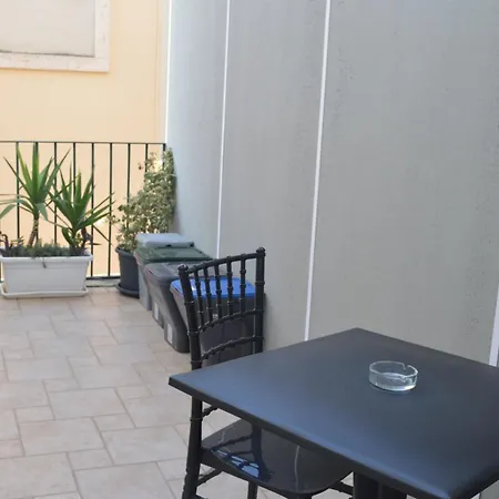 Geometric Hermes Bianca Palo del Colle