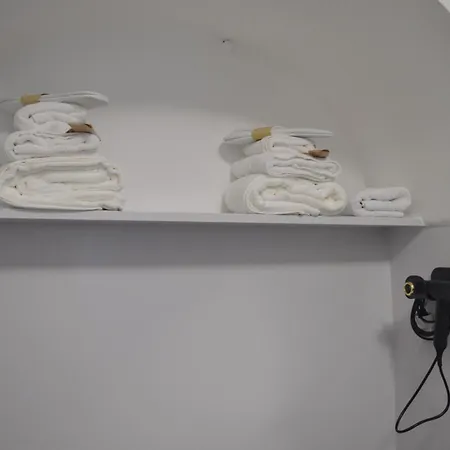 Geometric Hermes Bianca Palo del Colle