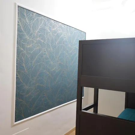 Geometric Hermes Bianca Pensión Palo del Colle