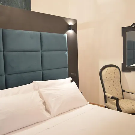 Geometric Hermes Bianca Palo del Colle