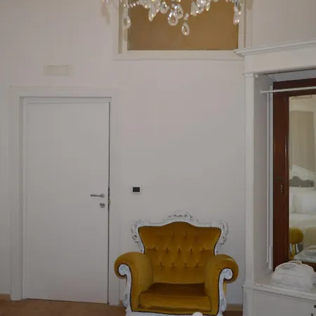 Geometric Hermes Bianca Pensión