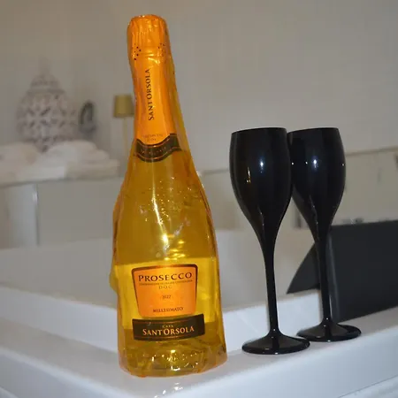 Geometric Hermes Bianca