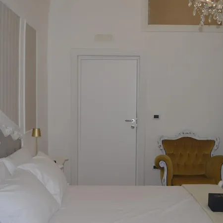 Geometric Hermes Bianca Pensión 4*