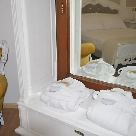 Geometric Hermes Bianca Pensión 4*