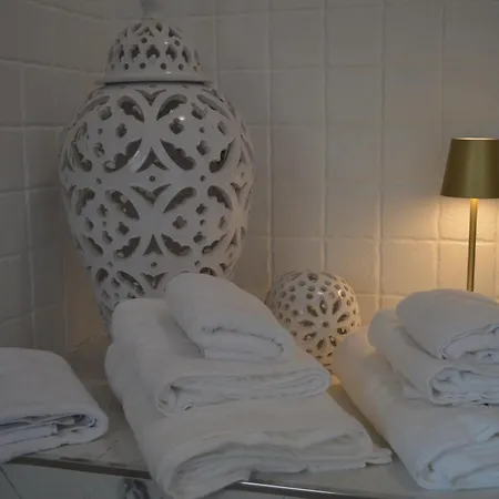 Geometric Hermes Bianca Pensión