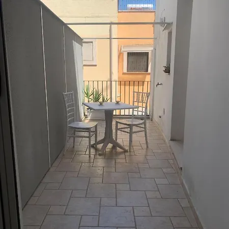 Geometric Hermes Bianca