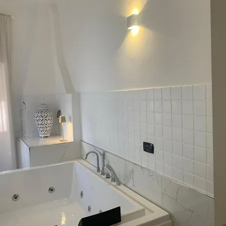 Geometric Hermes Bianca Maison d'hôtes Palo del Colle